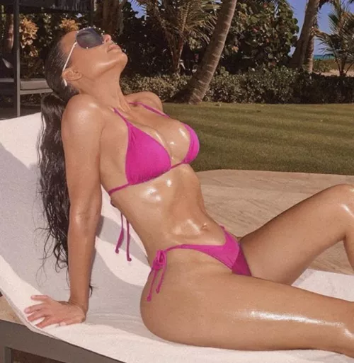 Love that oiled-up body!