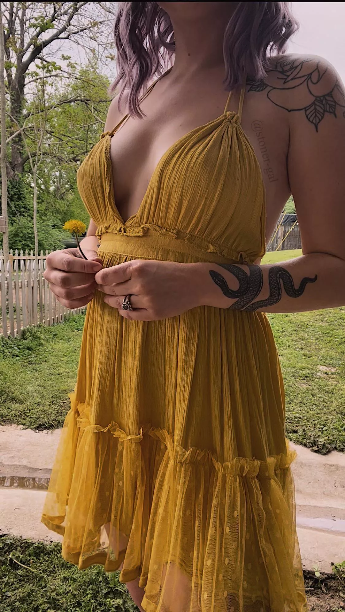 love the way this little sundress hugs my curves, no bra needed 💛