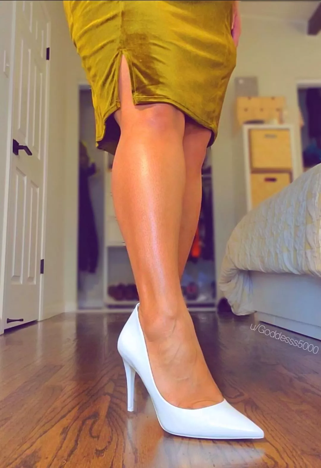 Love the white heels with my skin tone!