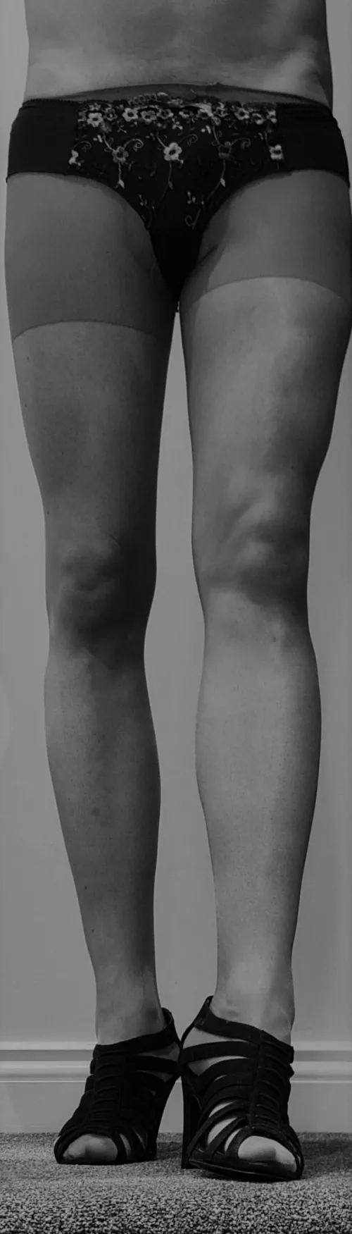 Love wearing panties and pantyhose