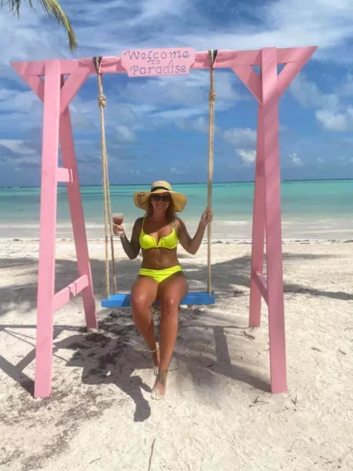 Loving the beach😍