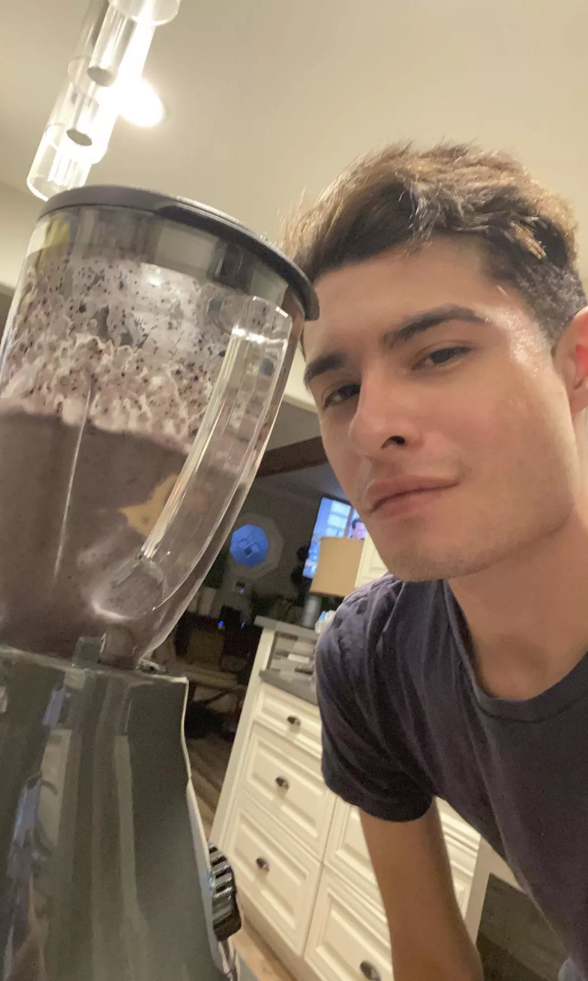 Low quality pic of my smoothie and I 🥴 (can you tell I lift, bro) 😭