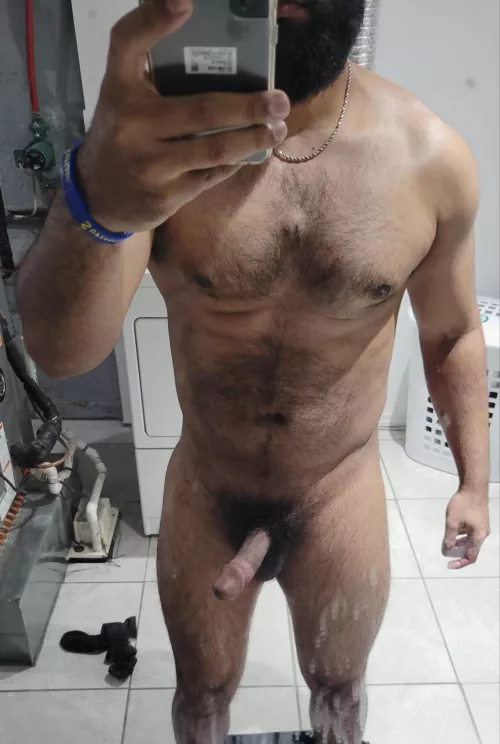 (M) getting ready to workout, waiting for the laundry..