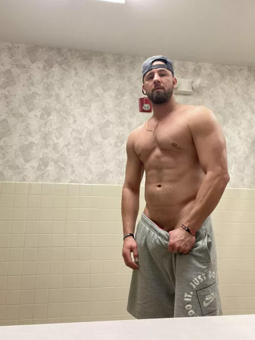 (M) Still bored at work. Wanna chat. PM me females please.