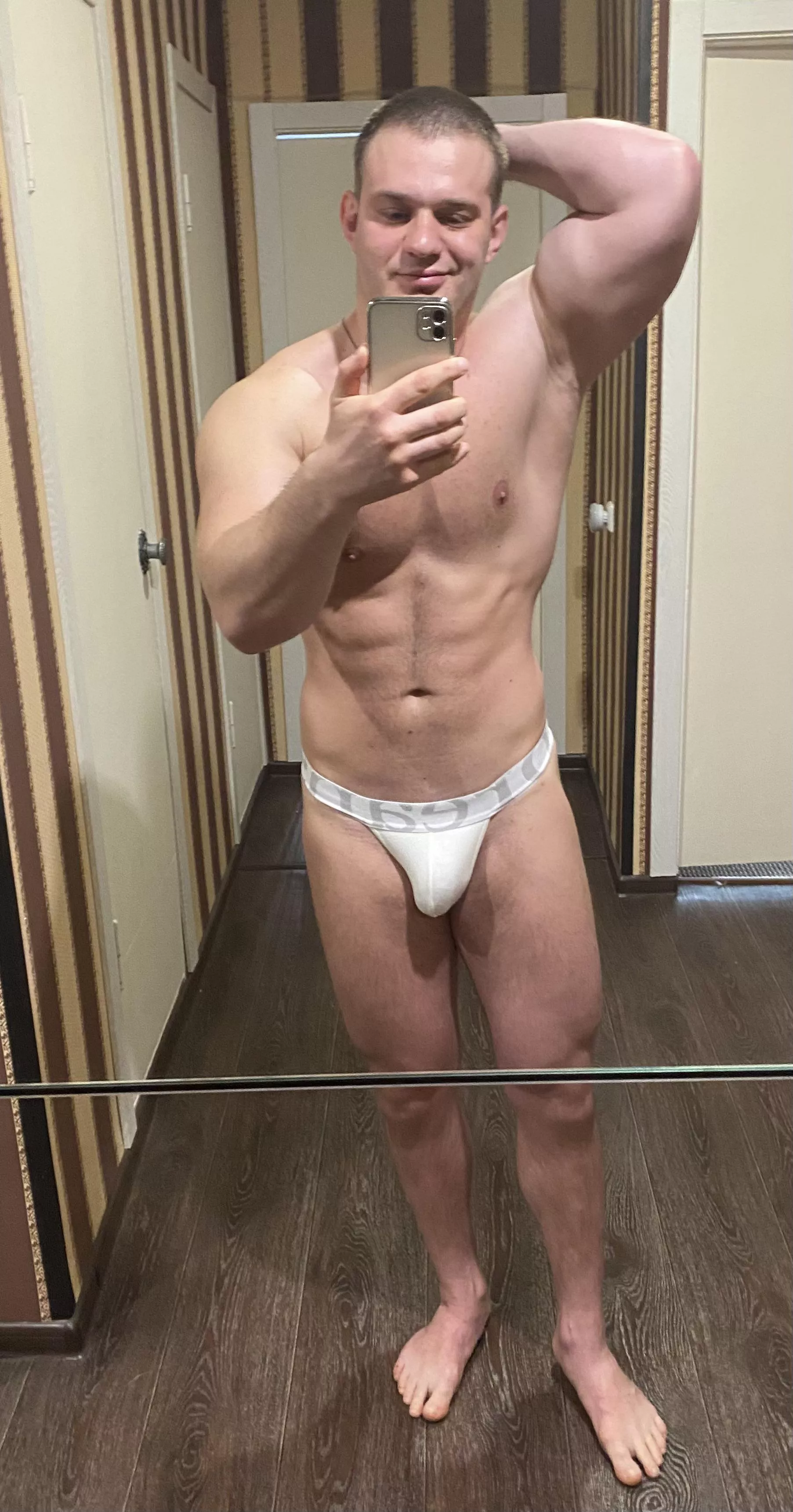 [m] who wants to chat?😏