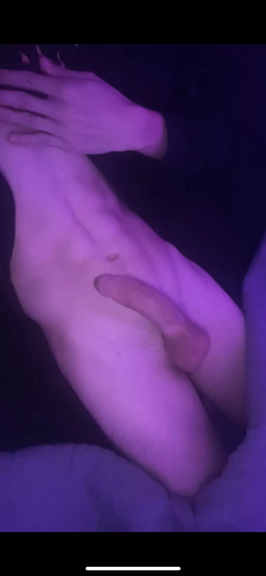 (M18) kiss my abs and lick my cock 😏