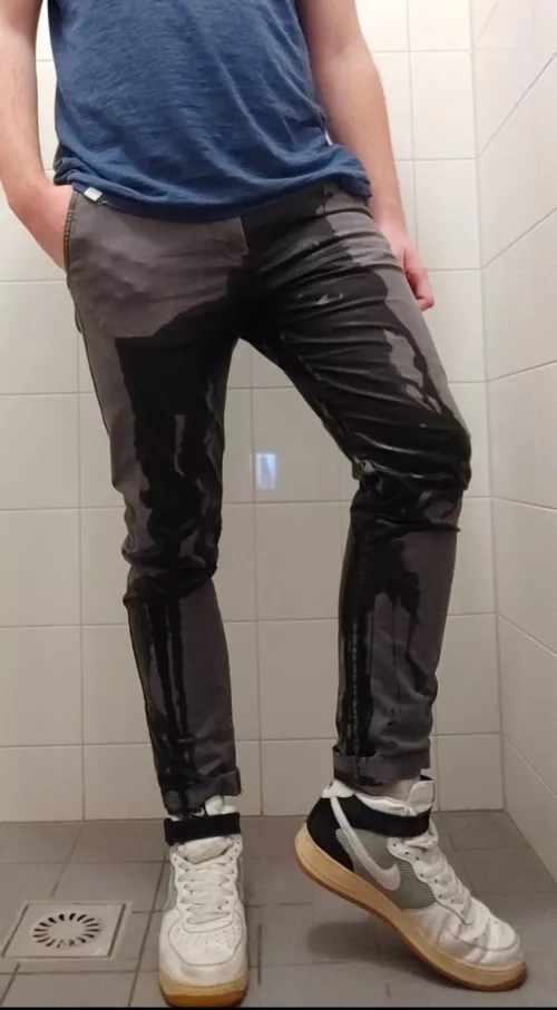 [M22] hit me up if you're my age and love to piss yourself