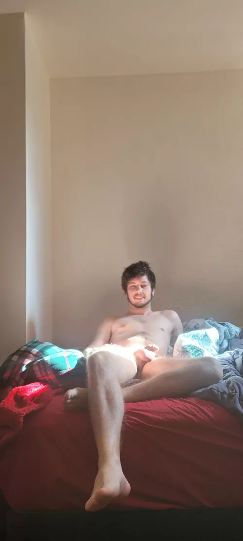 M25, 130 lbs ,5'7 When the sunlight hits just right 👀