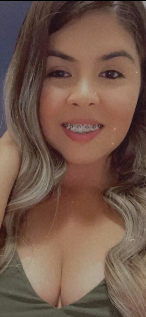 Make her your wallpaper