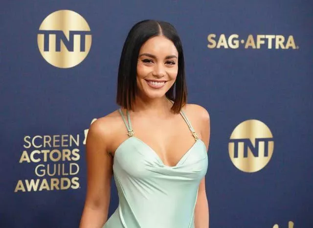 Make me cum to Vanessa Hudgens or Camila Cabello
