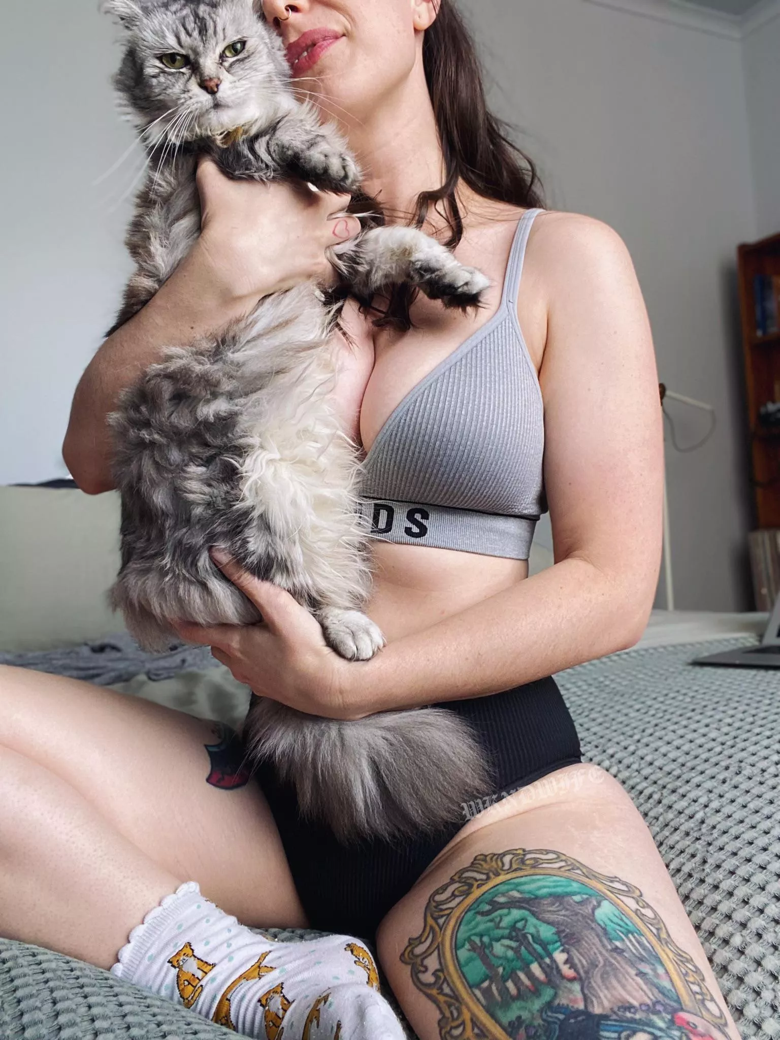Managed to capture both my kitty and titties 🥰 [f]