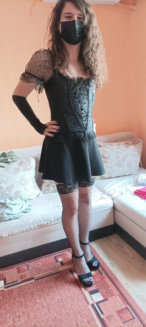 Managed to fix up my corset zipper, so I took some pics! Still can't pose though 😅