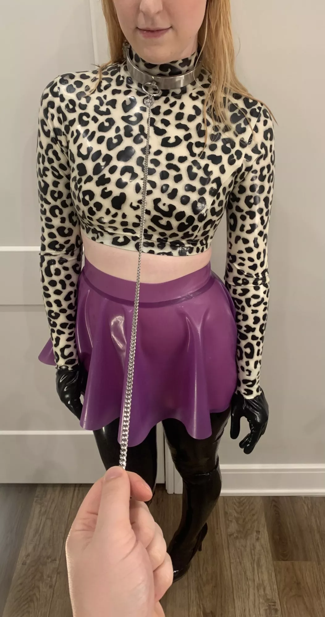 Master keeps his latex slave on a short leash