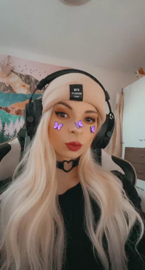 Maybe you could help me take my makeup off xox