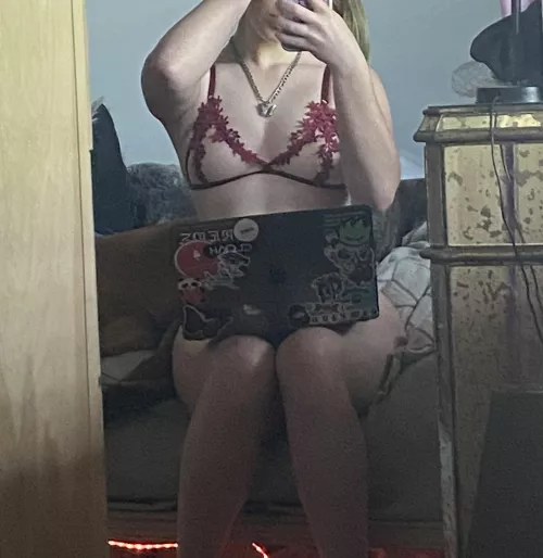 Me behind the scenes posting content for you ;) 18f