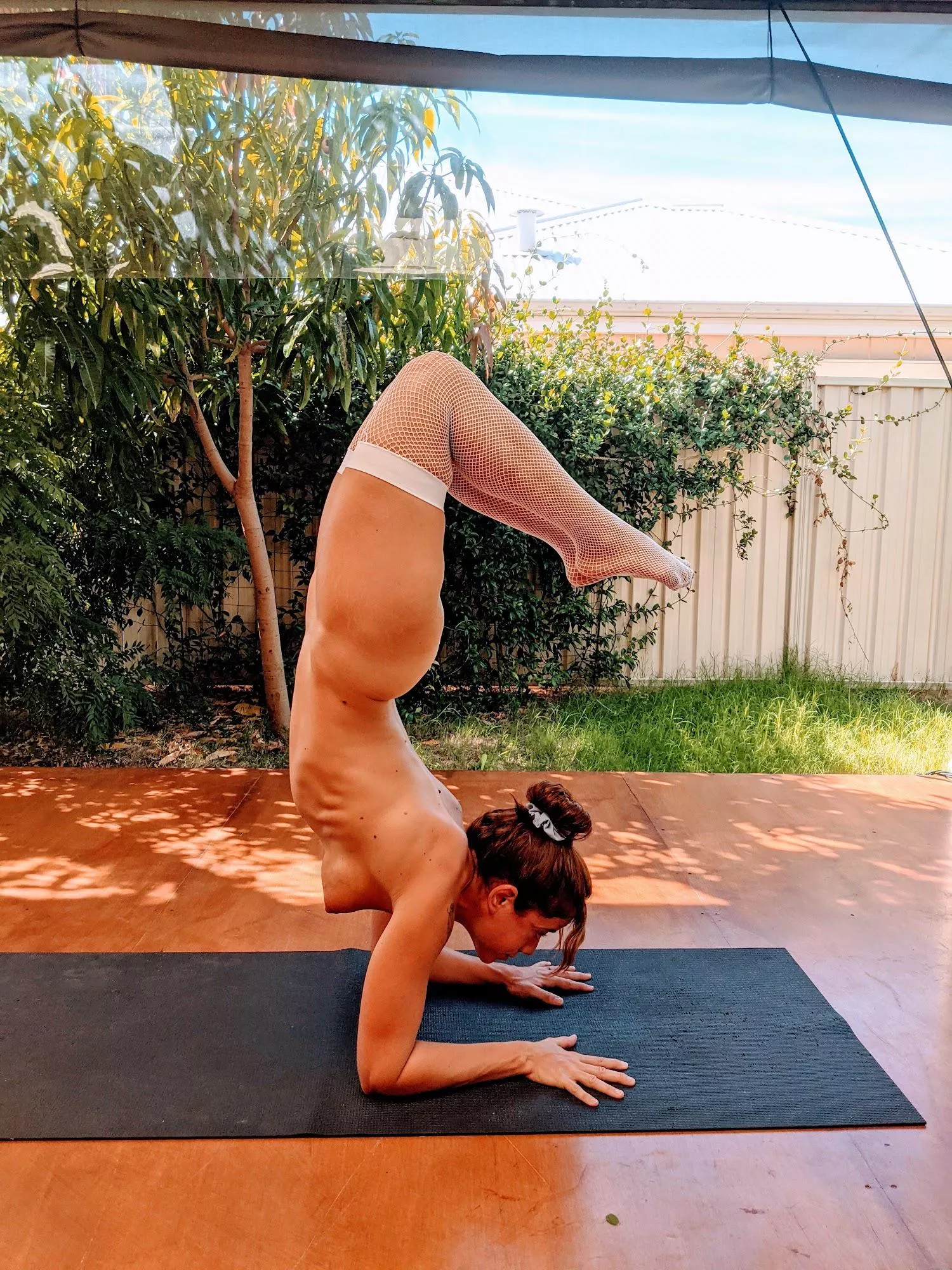 Me focussing on stay on this pose for more than 3 minutes. This is minute number 3. Excuse my expression, I am challenged! Me focussing on stay on this pose for more than 3 minutes. This is minute number 3. Excuse my expression, I am challenged!