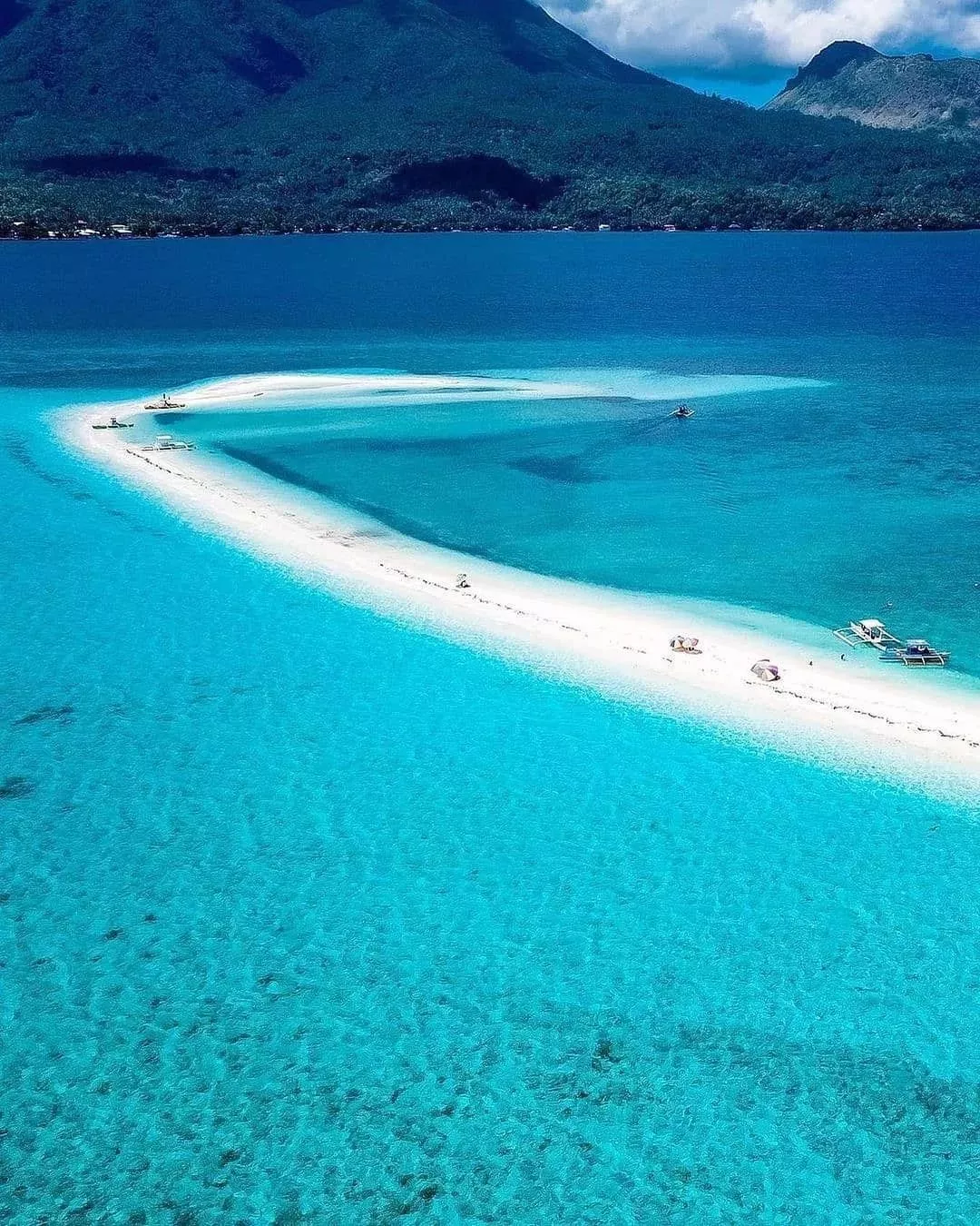 Mesmerizing view in white island in Camiguim,Pilippines 🌊🌊