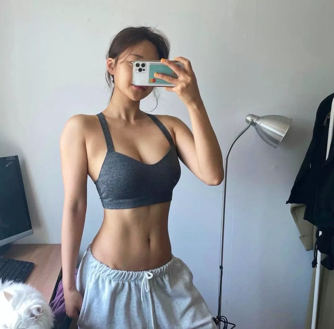 midriff