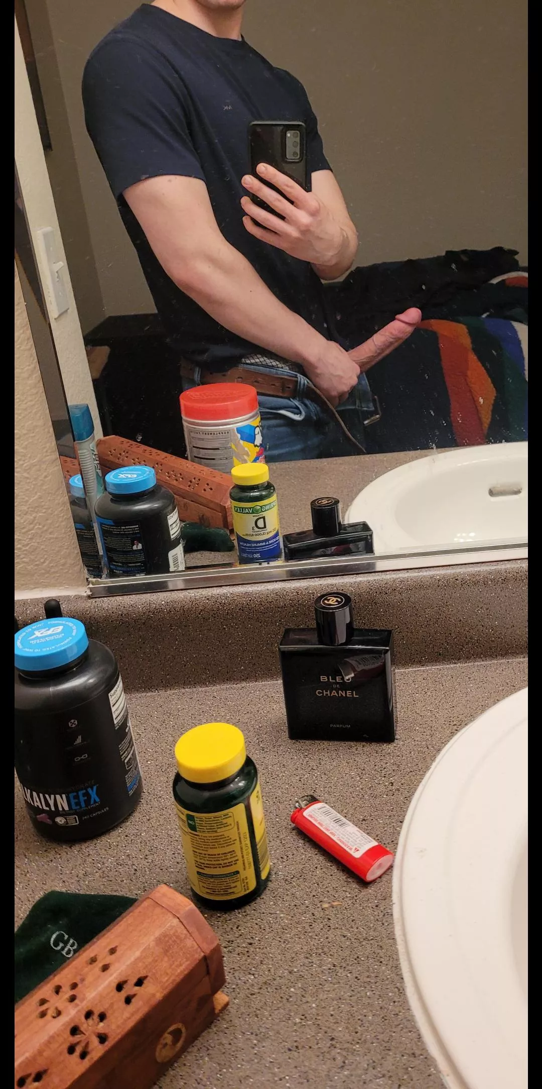 mirror selfie