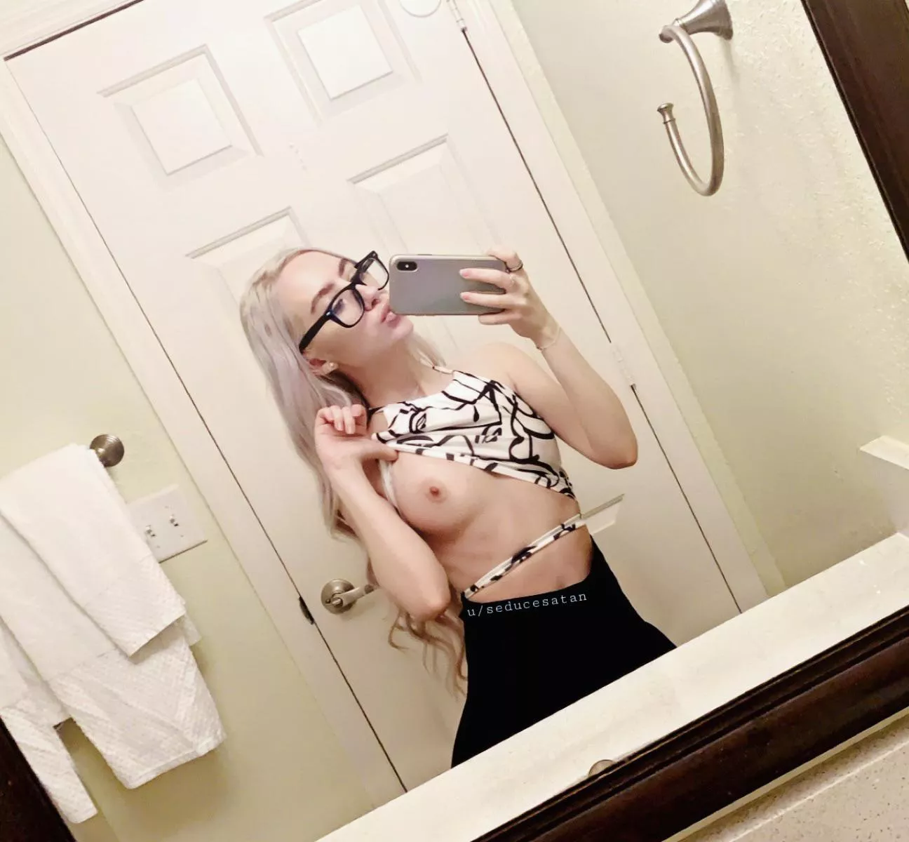 mirror selfie 🤍