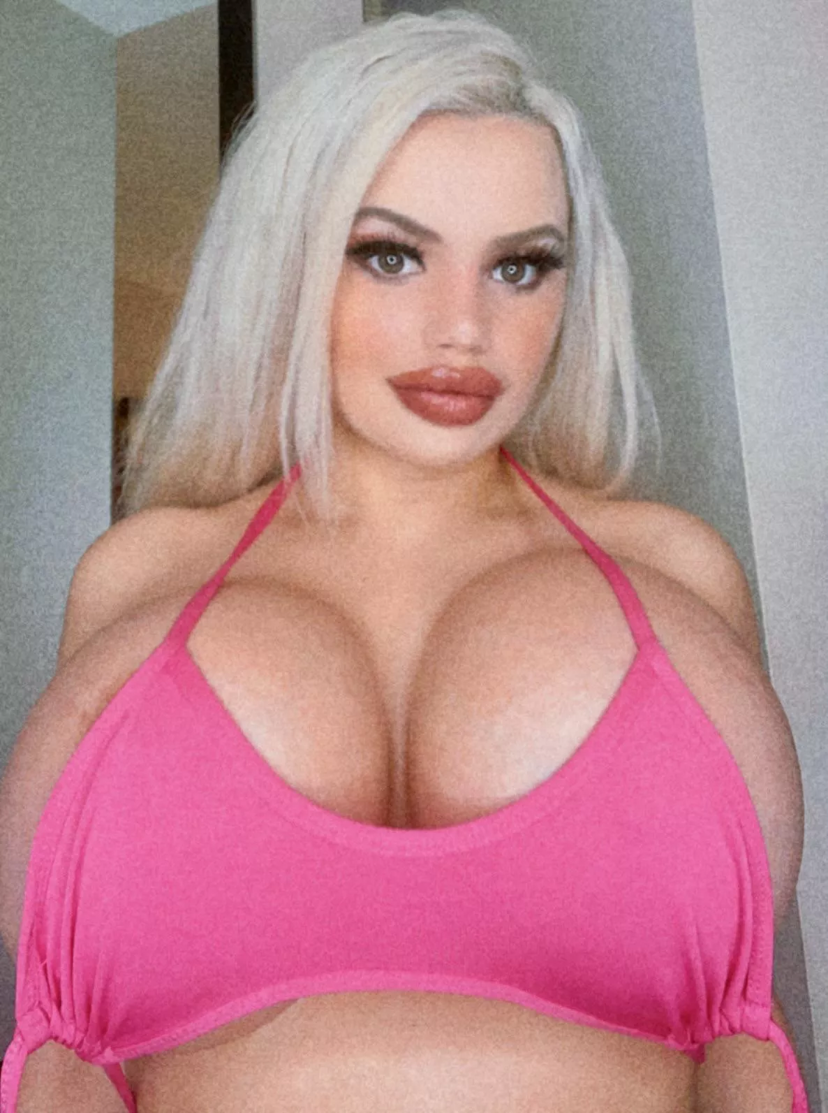 Mistressmarina just pumped her bimbo boobies even bigger !