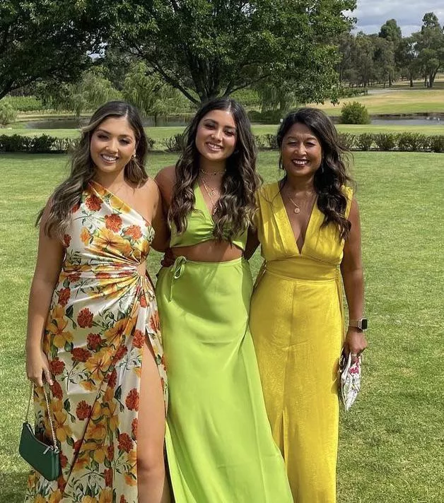 Mom & Daughters