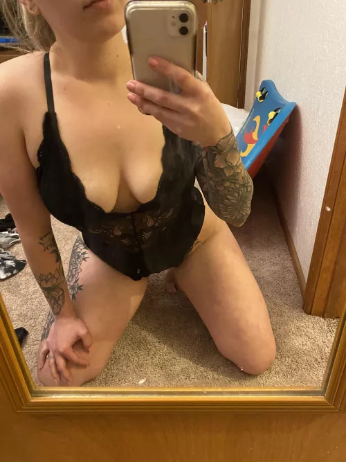 Mom of 2.. what do you think?👅