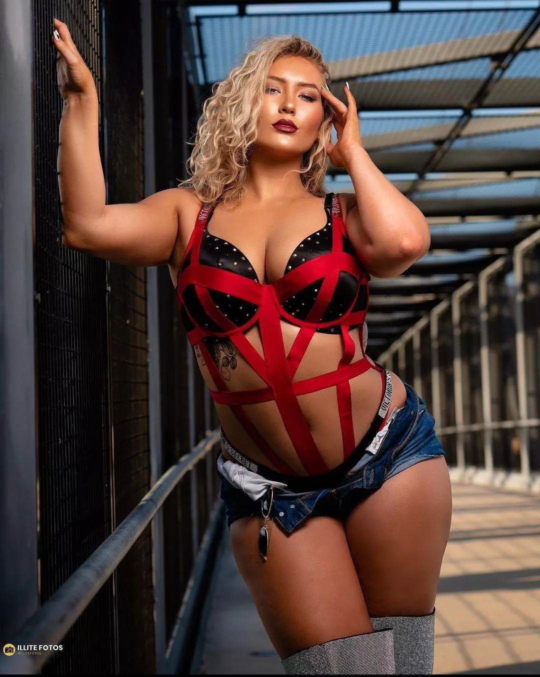 Ms.Lyons🤤