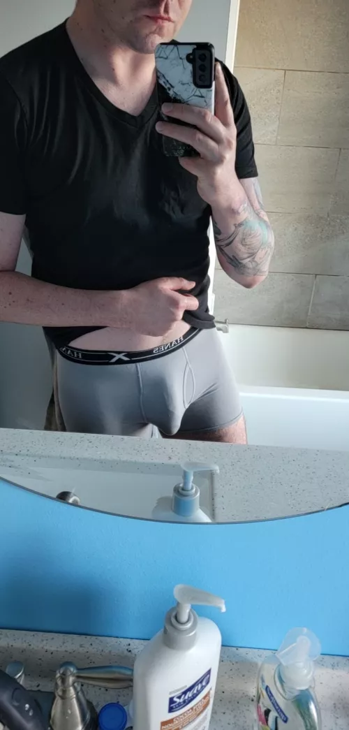 My 21yr old neighbor has great taste in unds, what do you think??