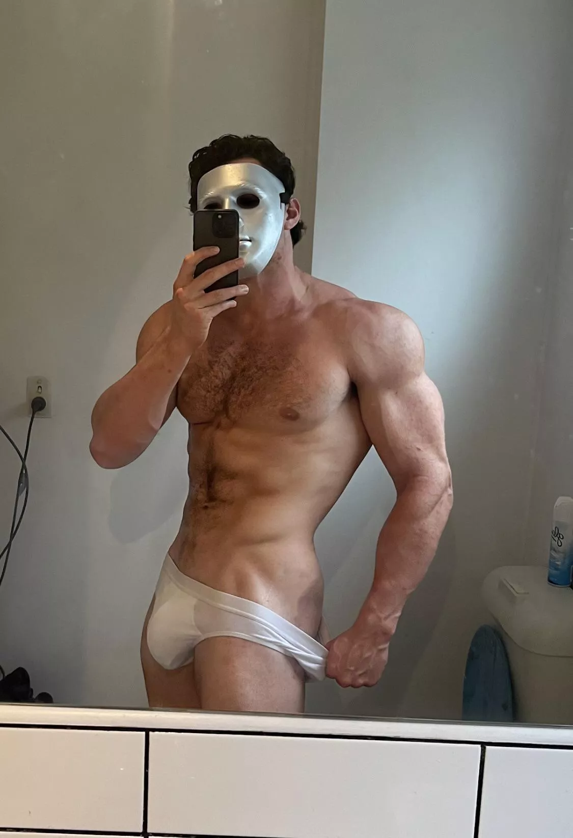 My 6’8 bulge says hi