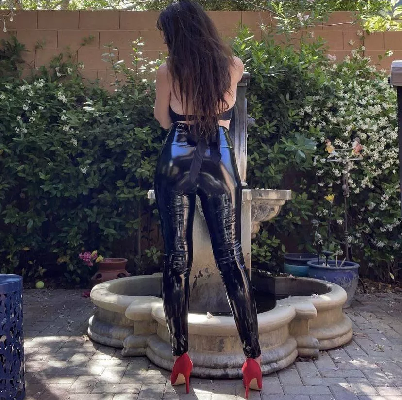 My back 👠