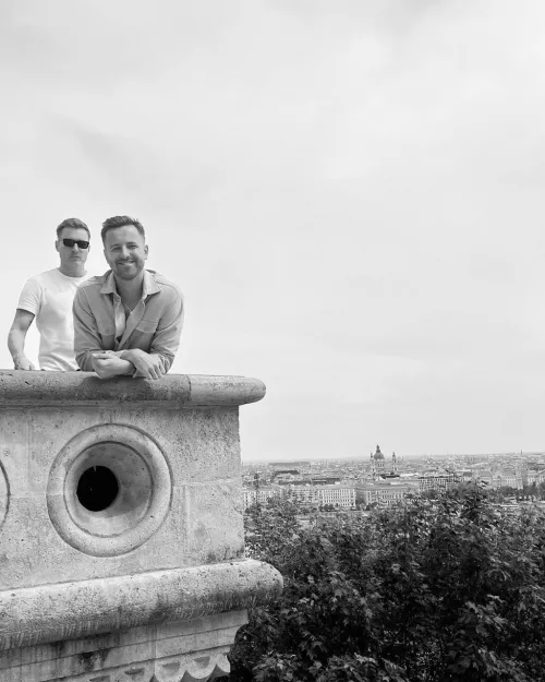 My boyfriend has a way of photobombing me 💣 Can you guess the city?