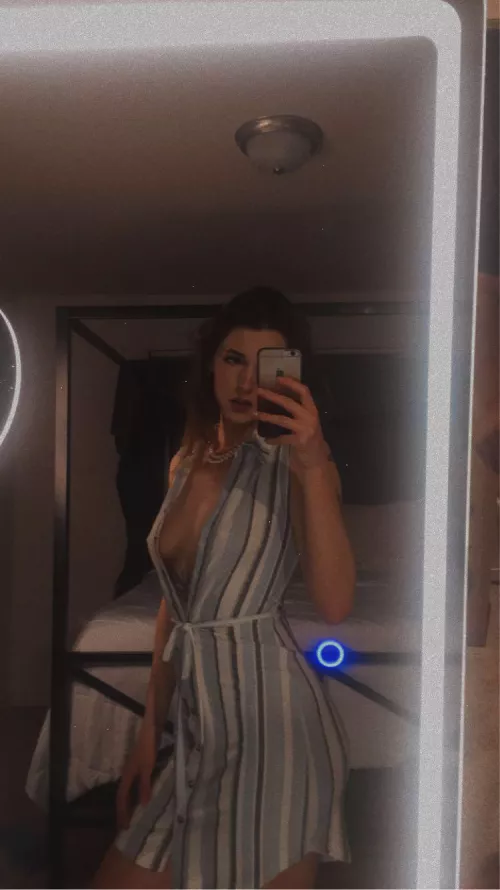 My cleavage, just sitting there being pretty 😍