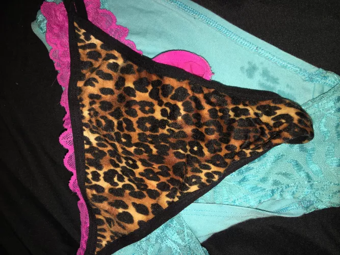 My cousins Leopard printed thongs are my favorite to stroke to and cum on.. their just soaked from me edging for past hour😈