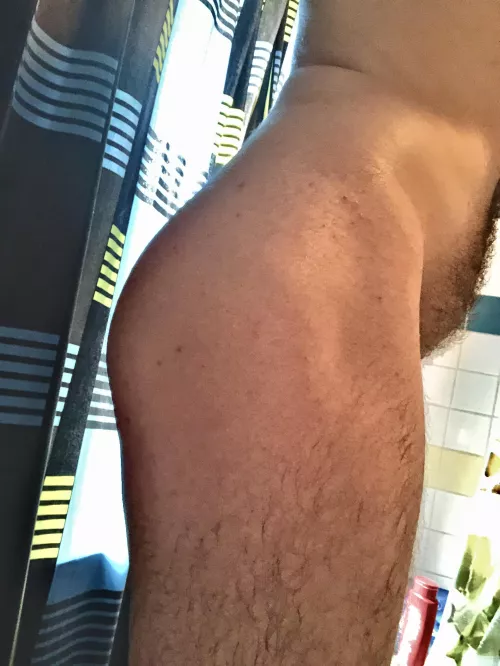 My first butt photo! I don’t know if this counts as “cute” 😅