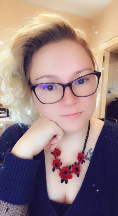 My hair looked cute enough to leave it down. Photo evidence, ft my five-head 😂