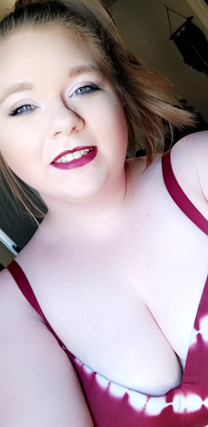 my lipstick matches my bra 🥰