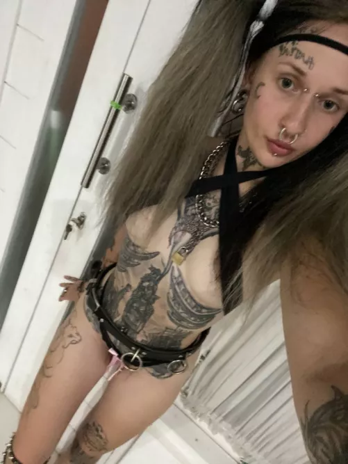 My little pussy is already wet 💦😏