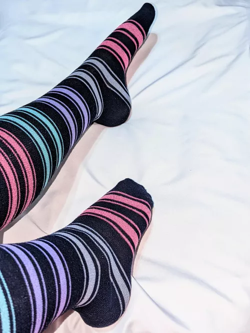 My striped socks and I are back ☺️ DMs are open 💌