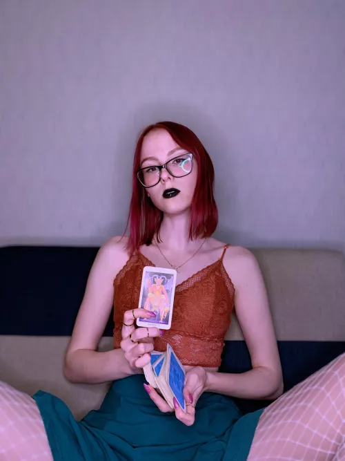 My tarot said me u loves female domination? 🤔