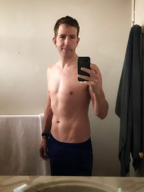 My weight tracking app told me I’ve lost 15 pounds in the last year. Felt pretty good so thought I’d take a pic. This is mostly good lighting 😁