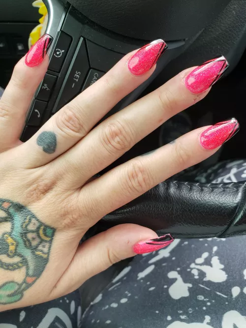 nails freshly done, only missing is a throbbing cock for them to wrap around 😏