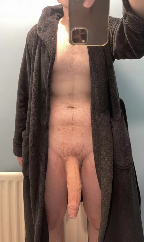 Naked relaxing day today. Say hey 😊