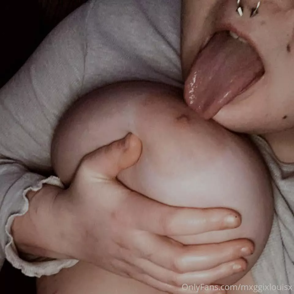 need somone to suck my tits 👿