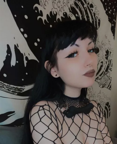 Nervous to post first belly picture, should I just do it?🤰🏻