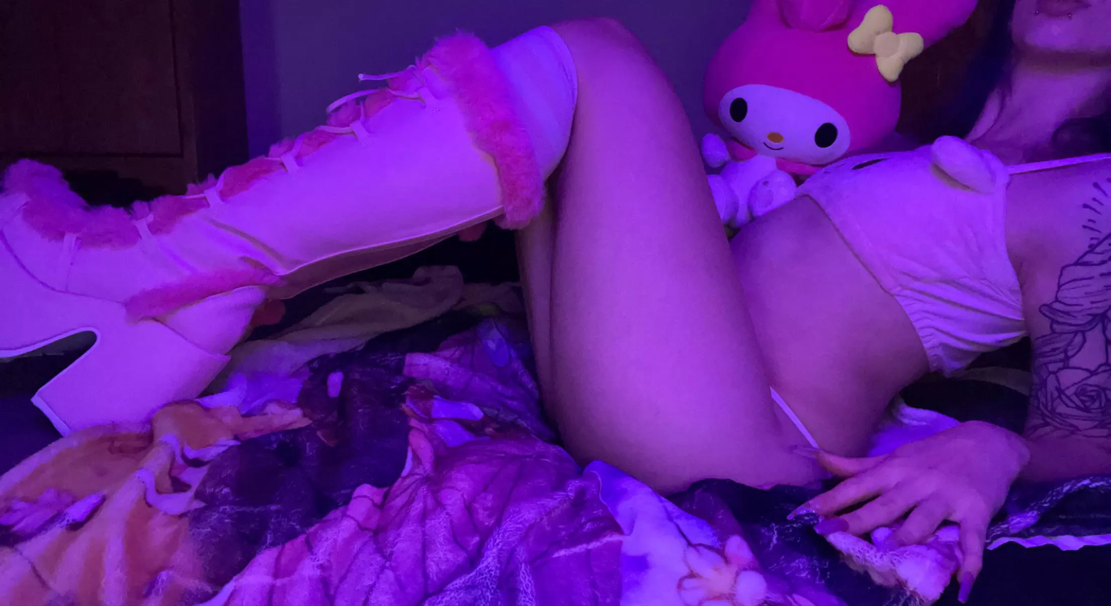 New creator here❣️ emo/alternative, gauged, tatted, pierced, purple hair, blue eyes<3 LINK BELOW!!