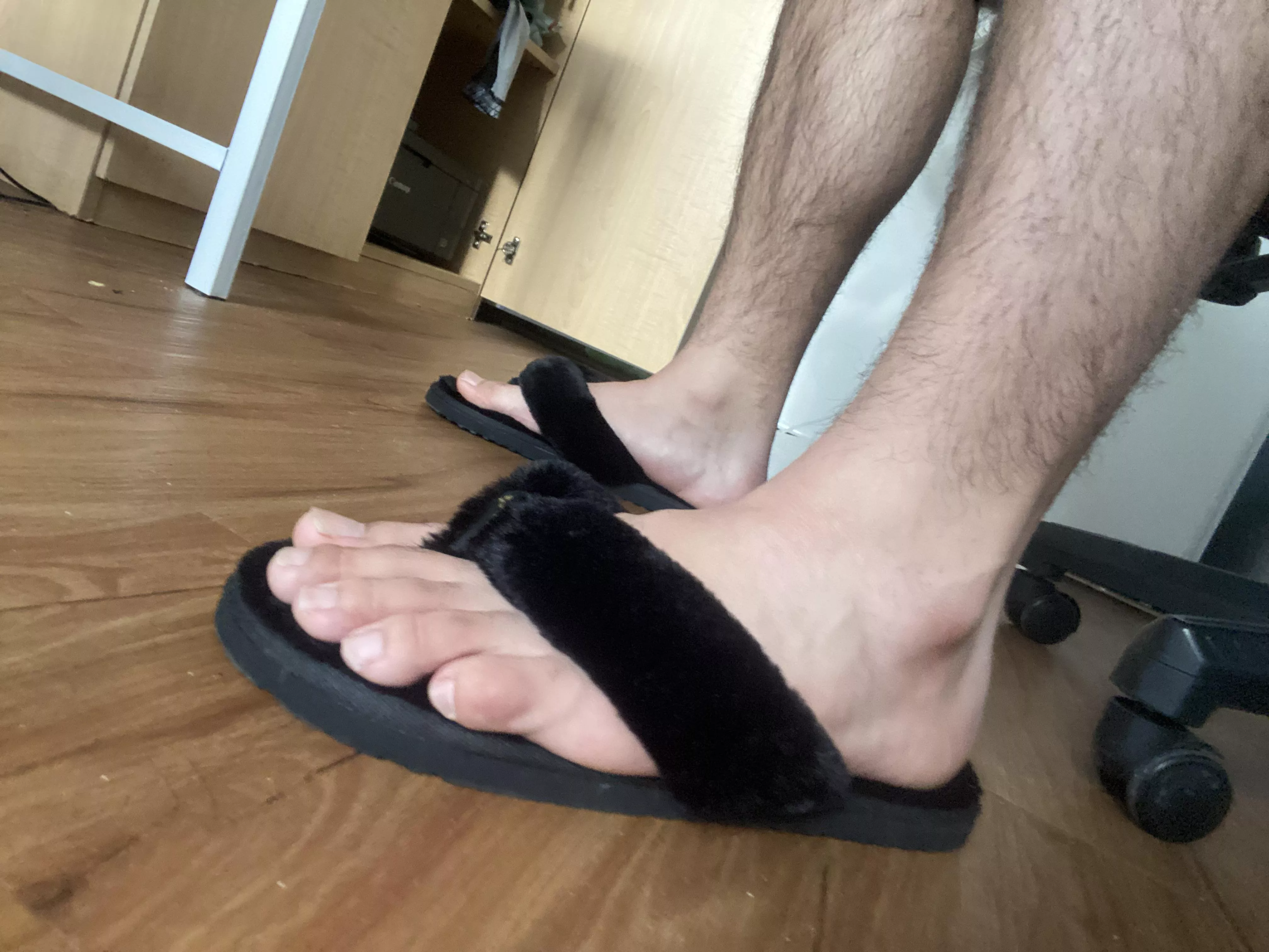 New fluff flip flops 😍