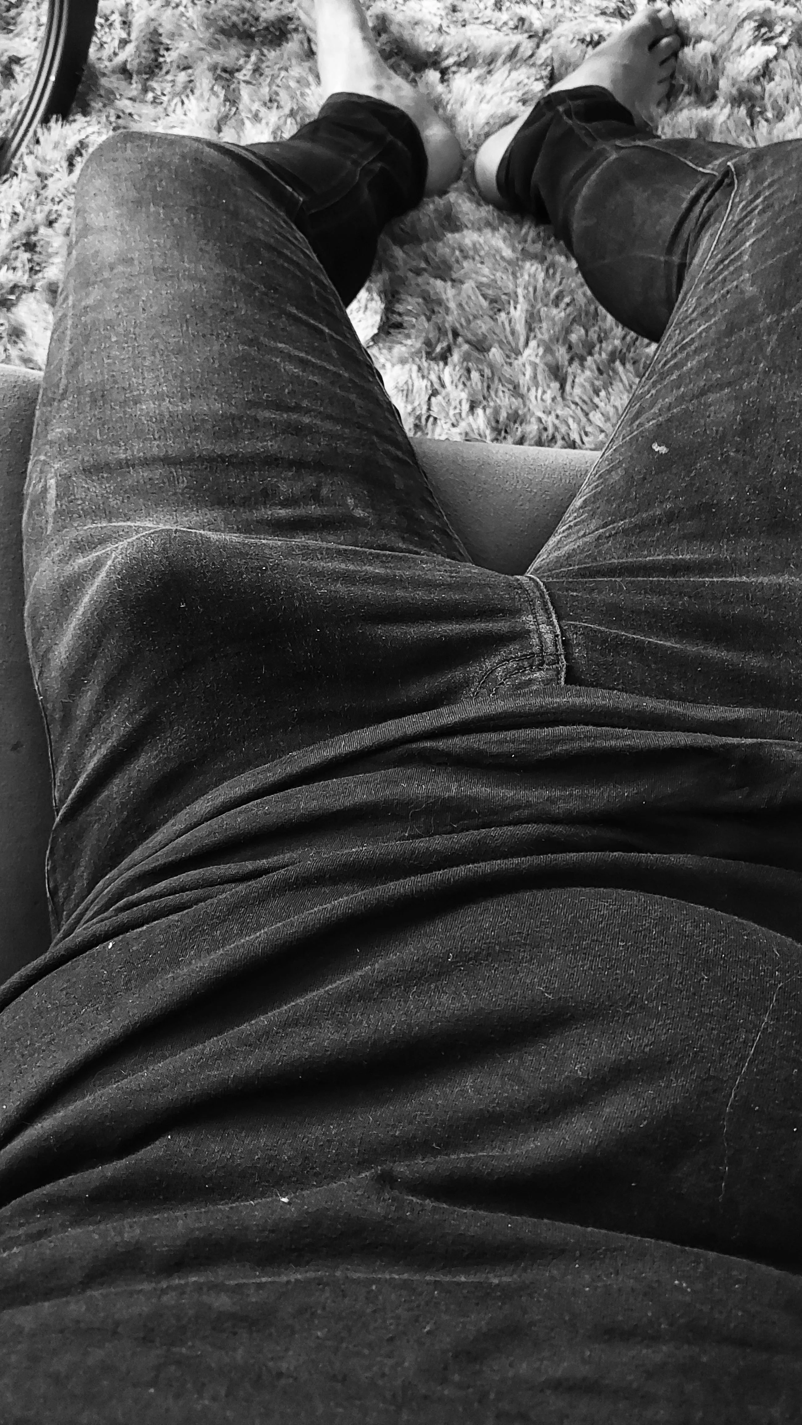New here, testing the new jeans. Opinions? 😏