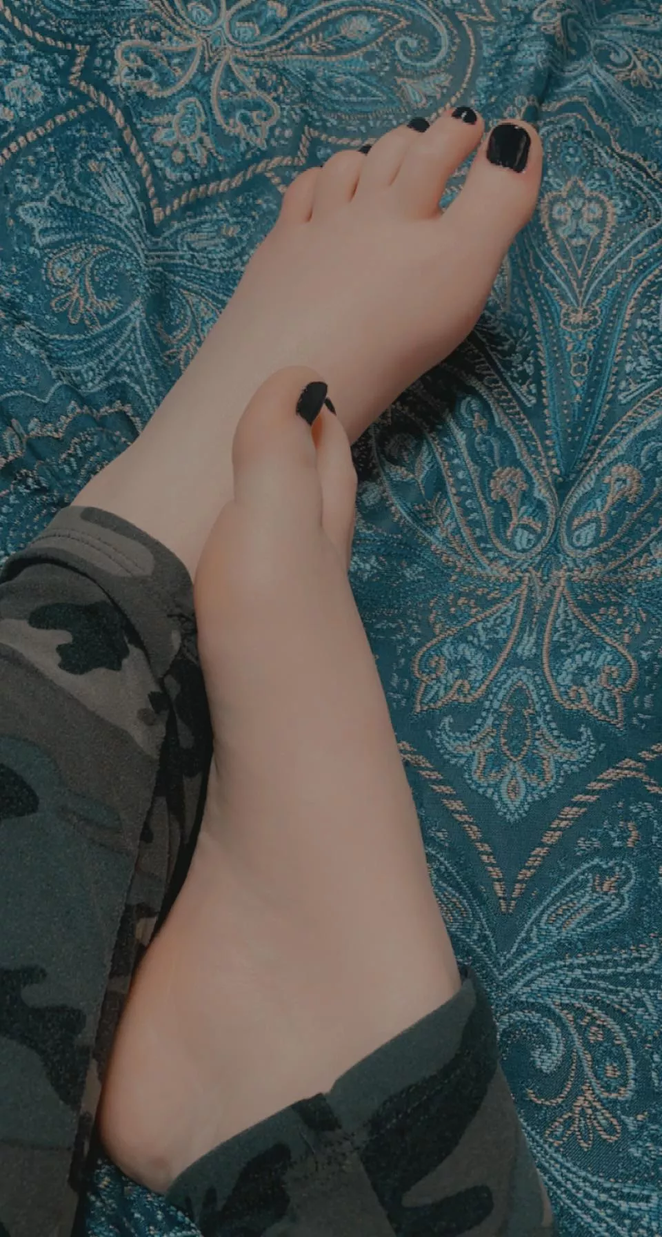 New pedicure 🥰✨🖤