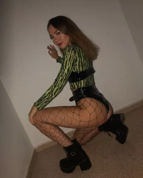 Niamh showing it all off